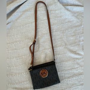 EUC Michael Kors crossbody purse!